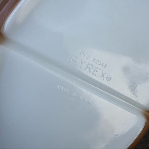 Pyrex Early American #27 divided casserole dish brown gold metallic pattern - Picture 6 of 9